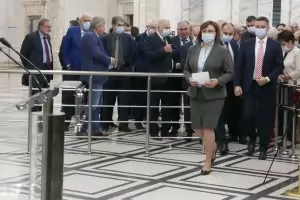 Нинова към отцепниците: В колаборация с ГЕРБ сте 