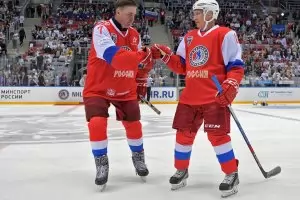 Путин награди хокеен съотборник с орден