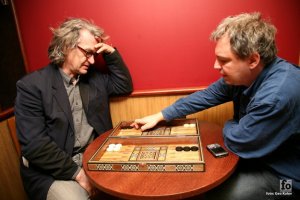 Легендарният германски режисьор на Криле на желанието и Париж щата