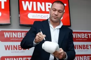 Пулев се оправда във "Фейсбук" за расистки намек към Джошуа