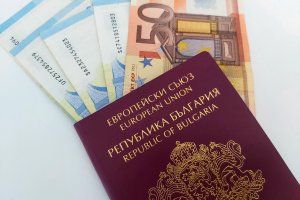 Служебното правителство предлага изцяло да се забрани придобиването на българско