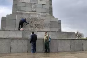 ТАСС разкри вандализъм върху паметника на съветската армия в София