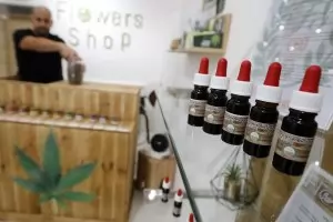 Франция разреши експерименти с канабис за медицински цели