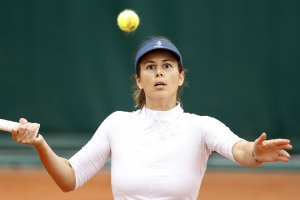 Цветана Пиронкова преодоля по крайно драматичен начин първото препятствие по