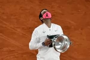 Могъщ Надал се нареди до Федерер с 20-а титла от Големия шлем
