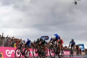 Профсъюзът настоява UCI да разследва инцидента на "Джиро д`Италия"