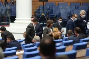 27 депутати от БСП стават доброволци в битката срещу COVID-19