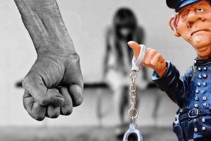 Полицай от София нахлу в родилен дом видя новородено дошло