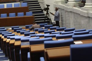 Липсата на дисциплина в редиците на управляващото мнозинство в парламента