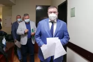 Здравният министър бе целен с яйца в Пловдив