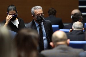 След като само преди два дни управляващи и опозиция единодушно