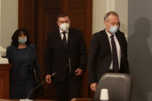 15 от новоизбраните депутати спешно трябва да решат дали да