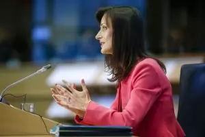 Заради Мария Габриел Еврокомисията си наложи строг режим