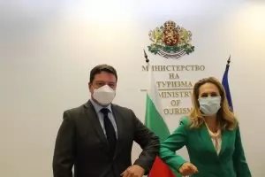 Николова зове Великобритания да премахне карантината за България