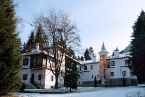 Имението Царска Бистрица е собственост на бившия премиер и наследник