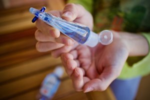 Заради Ковид 19 дезинфектантите станаха важна част от бита ни Но както