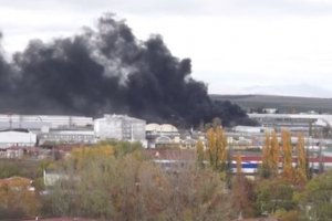 Голям пожар е възникнал малко след 12 ч днес в