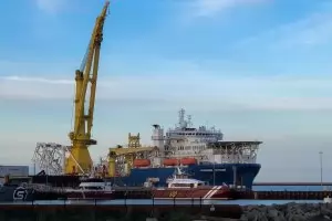 Корабът, полагащ тръбите за Северен поток-2, се оттегли