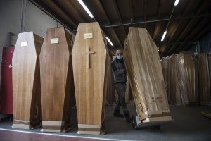 Системите за здравеопазване в Европа и Америка са изтощени заради разпространението на коронавируса заяви