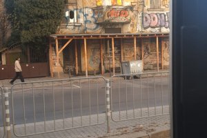 Поредна сграда която е паметник на културата горя в центъра