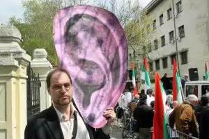 КС отмени безконтролното следене на телефони на карантинирани