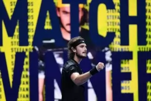 Шампионът спаси мачбол и засега оцеля във Финалите на АТР