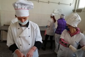 Ученици се впуснаха в помощ на медиците в Смолян От