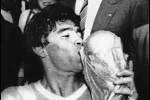 Почина Диего Марадона