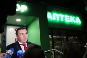 Здравният министър откри лично антибиотици в столична аптека
