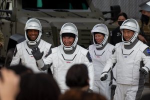 Капсулата Дракон беше изстреляна с ракета Фалкон 9 в 19 27