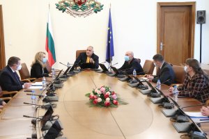 Затворените повторно заради COVID пандемията бизнеси още чакат от правителството да