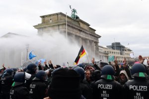 Хиляди хора излязоха днес на протест в така наречения квартал