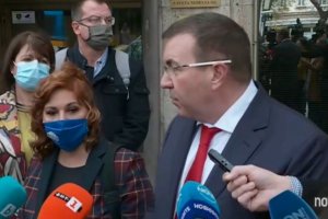 Самолечението и масовото предписване на антибиотици по телефона от личните