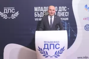 Младежкото ДПС: Късмет и щастие е да бъдем обучени от Доган