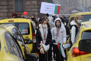 Поскъпването на таксиметровите услуги вече започва в разгара на