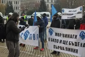 Заформи се силен отпор срещу замразяването на бюджетни заплати