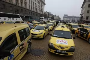 Протест на превозвачи блокира междуградския транспорт