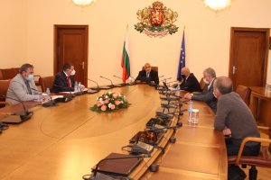 На фона на закъсняла реорганизация на здравната система за пика