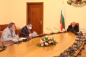 Ден като здравният министър Костадин Ангелов обяви че България е