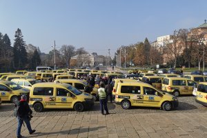Федерацията на таксиметровите водачи и превозвачи в България обяви  че