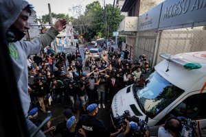 Легендата на световния футбол Диего Марадона бе преместен в клиника