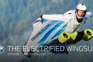 Австрийският wingsuit пилот Петер Залцман изведе този екстремен спорт на следващото