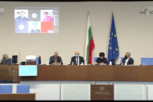 За първи път българският парламент започна заседание с участието на