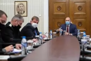 Президентът привика спешно ръководството на армията заради Ковид-19