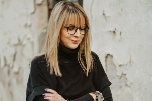 След няколко високо оценени пиеси играни на сцена в продължение на