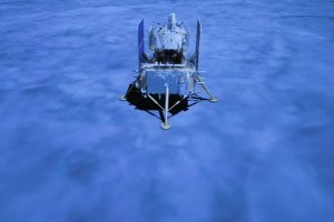 Модулът на китайския лунен апарат Чанъе 5 успешно се скачи с