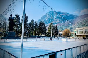 Ледени пързалки отварят навред в страната макар да върлува епидемия