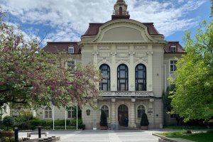 Пловдивският местен парламент одобри днес продажба на 18 общински апартамента