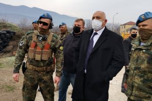 Премиерът Бойко Борисов отново е на път в костюм