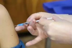 В Германия на 8 души са инжектирани наведнъж по 5 дози ваксина